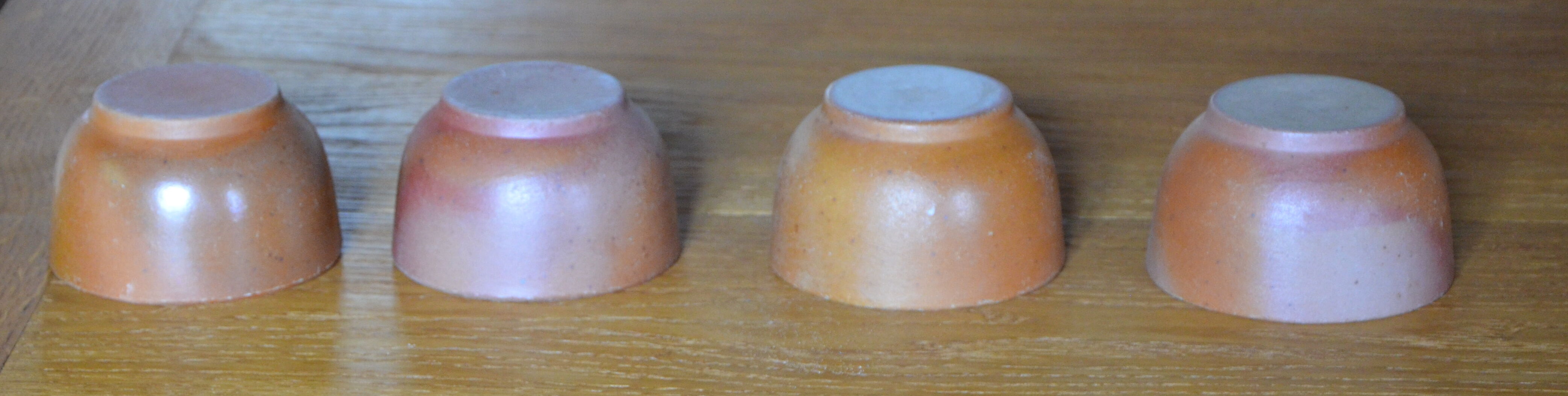 Lot of 4 bowls in sandstone and shiny grey inside