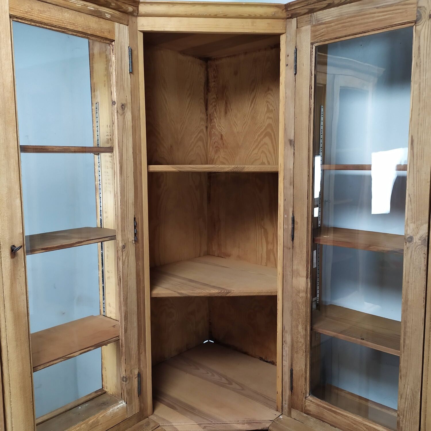 Bistro corner bookcase