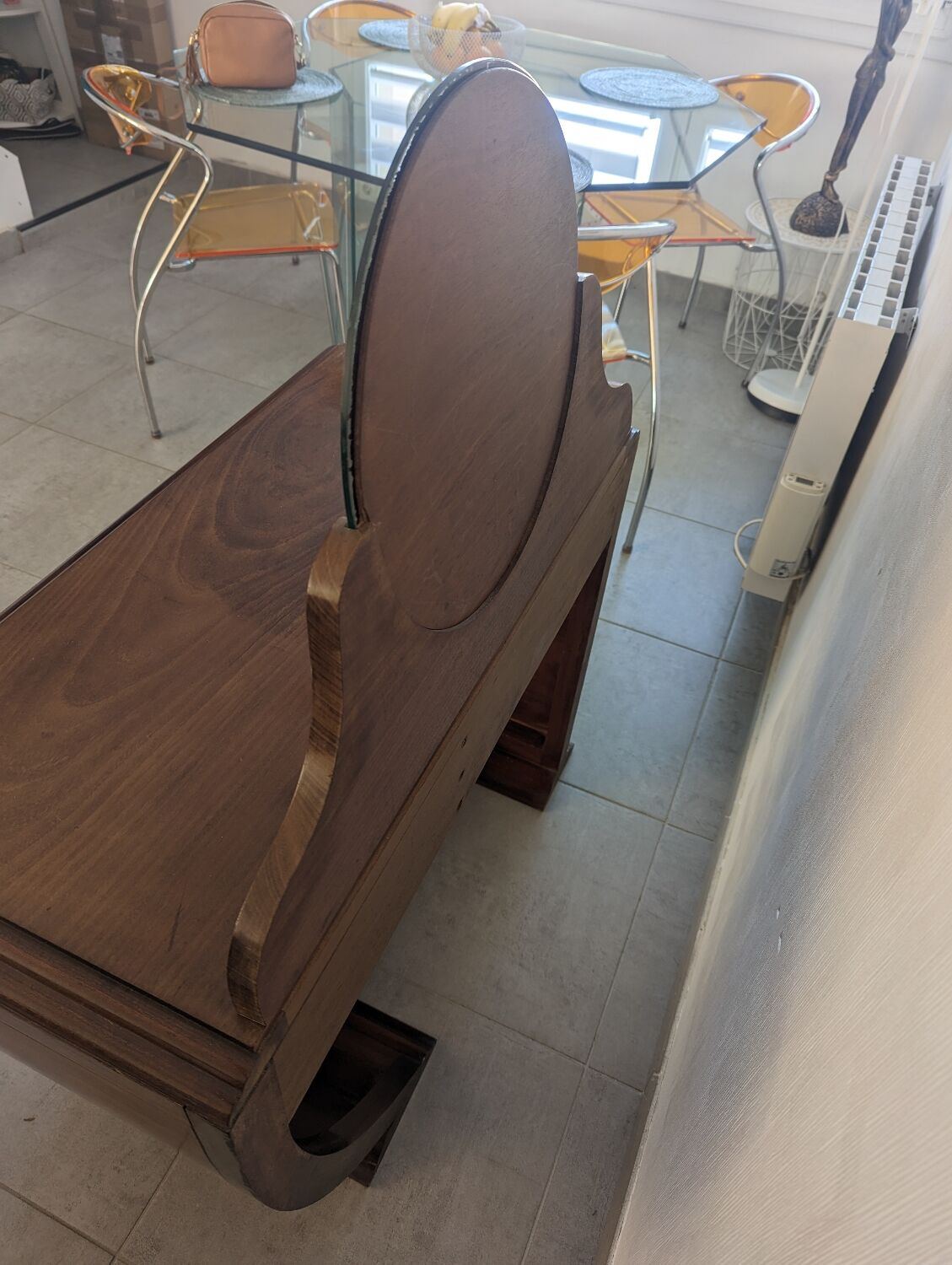 Hairdresser art deco liner