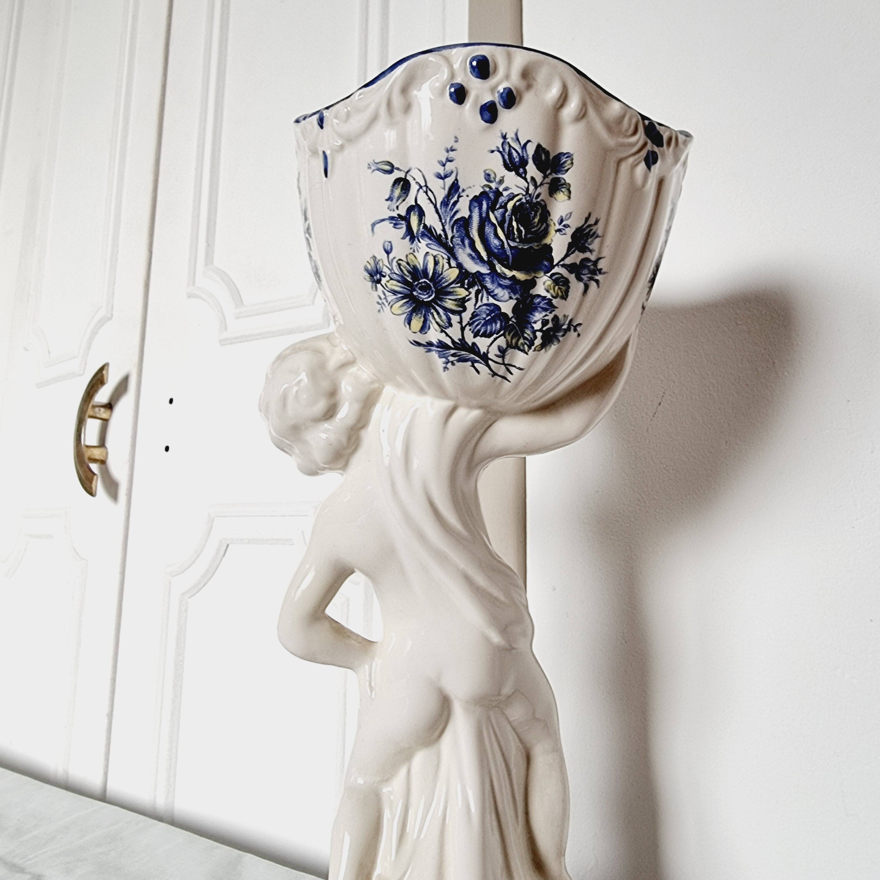 Vase de sculpture de chérubin Capodimonte peint à la main