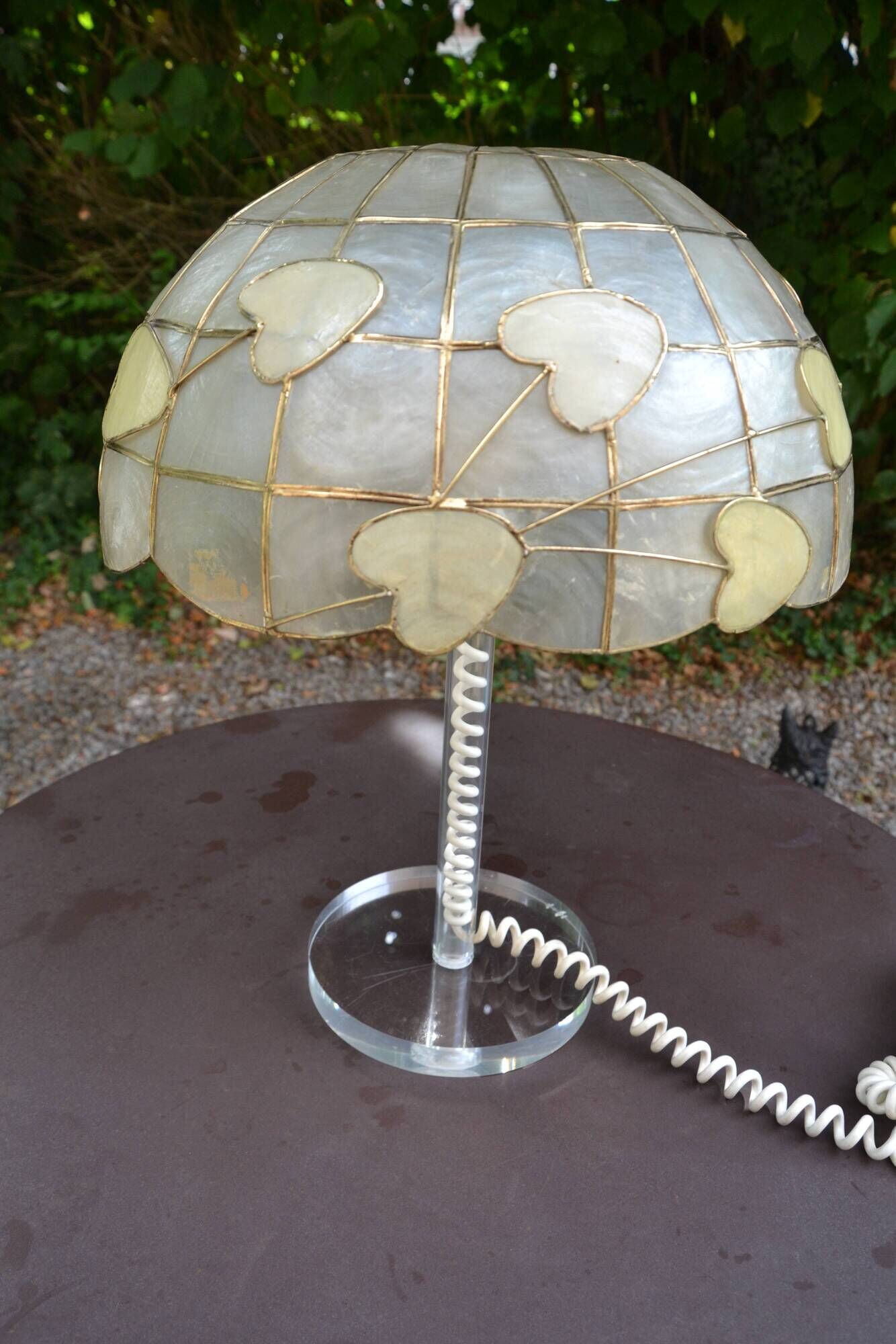 Lampe en nacre et plexiglas années 70