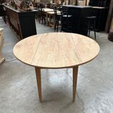 Round table in elm from the early 20th century.