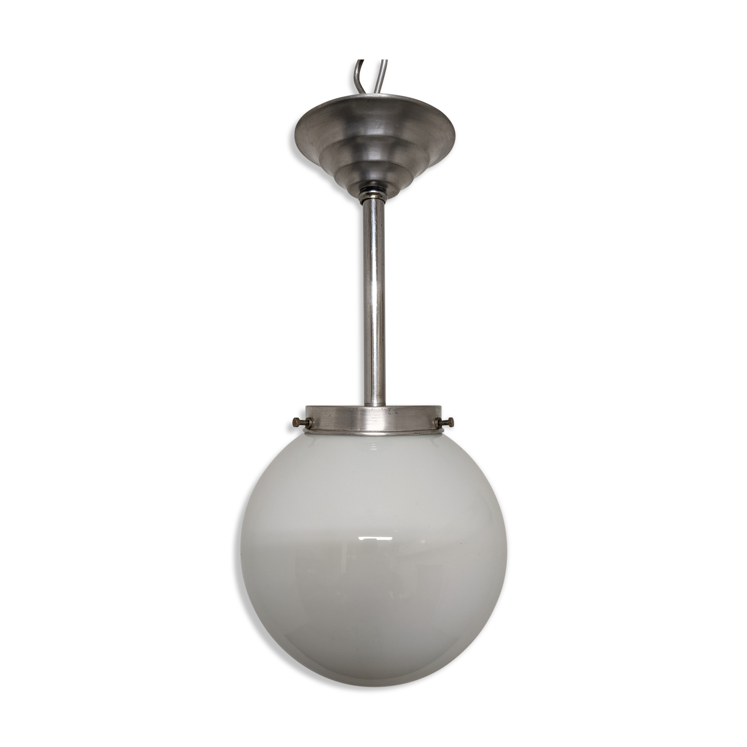 Art Deco ball suspension in opaline