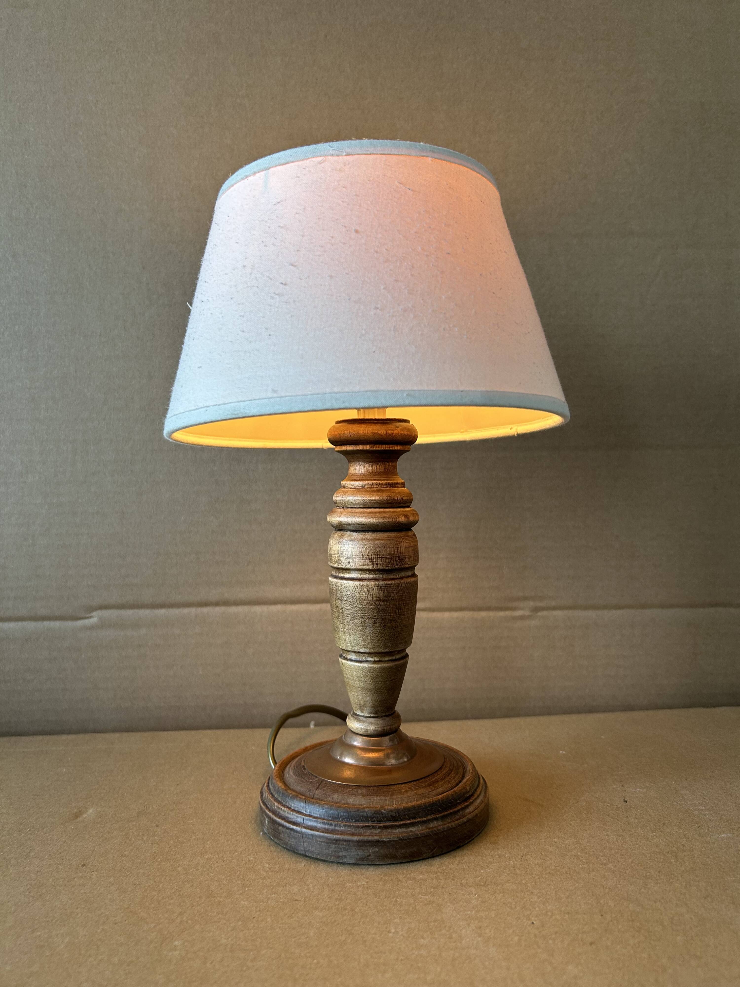 Lampe à poser en bois tourné