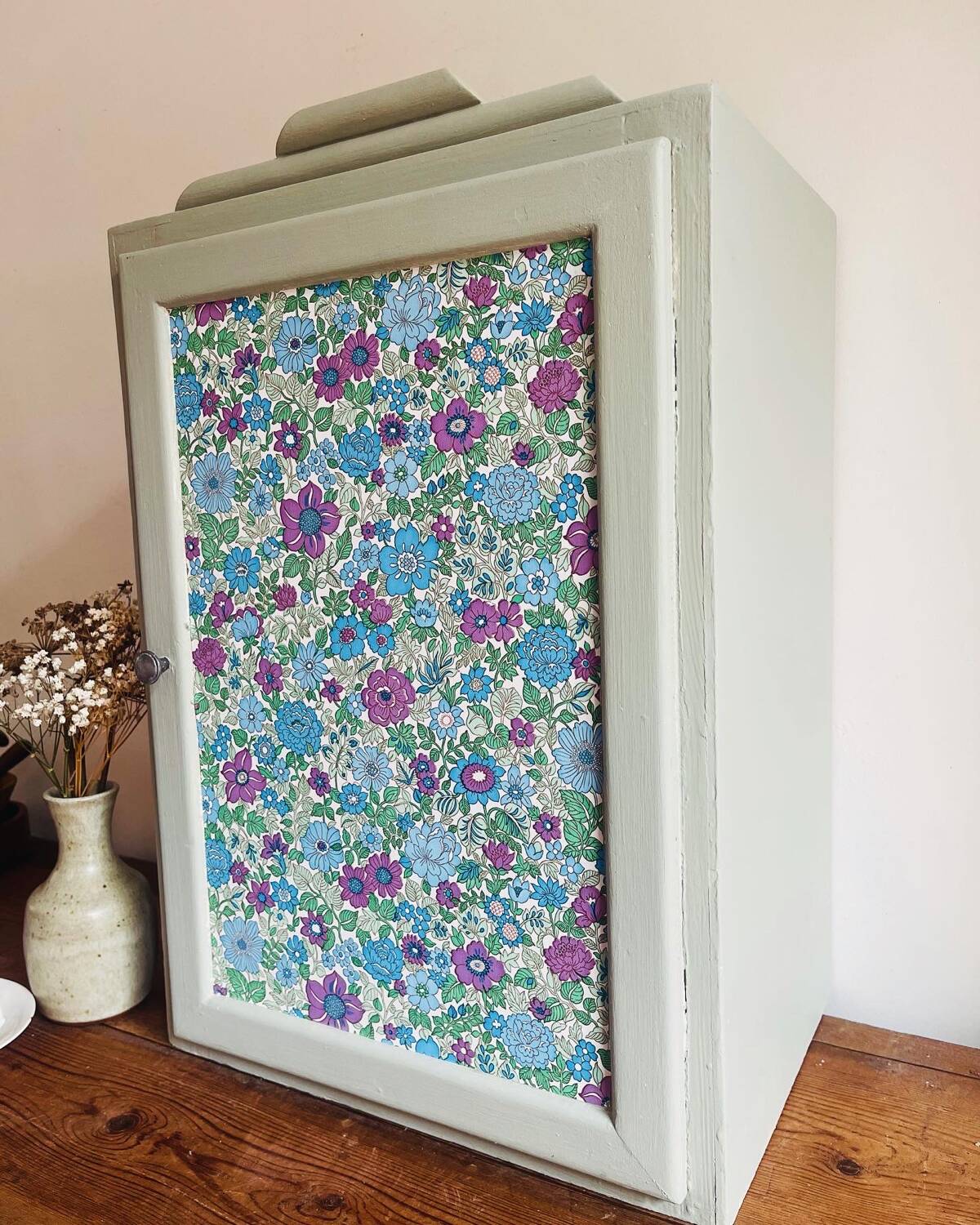 Bathroom cabinet