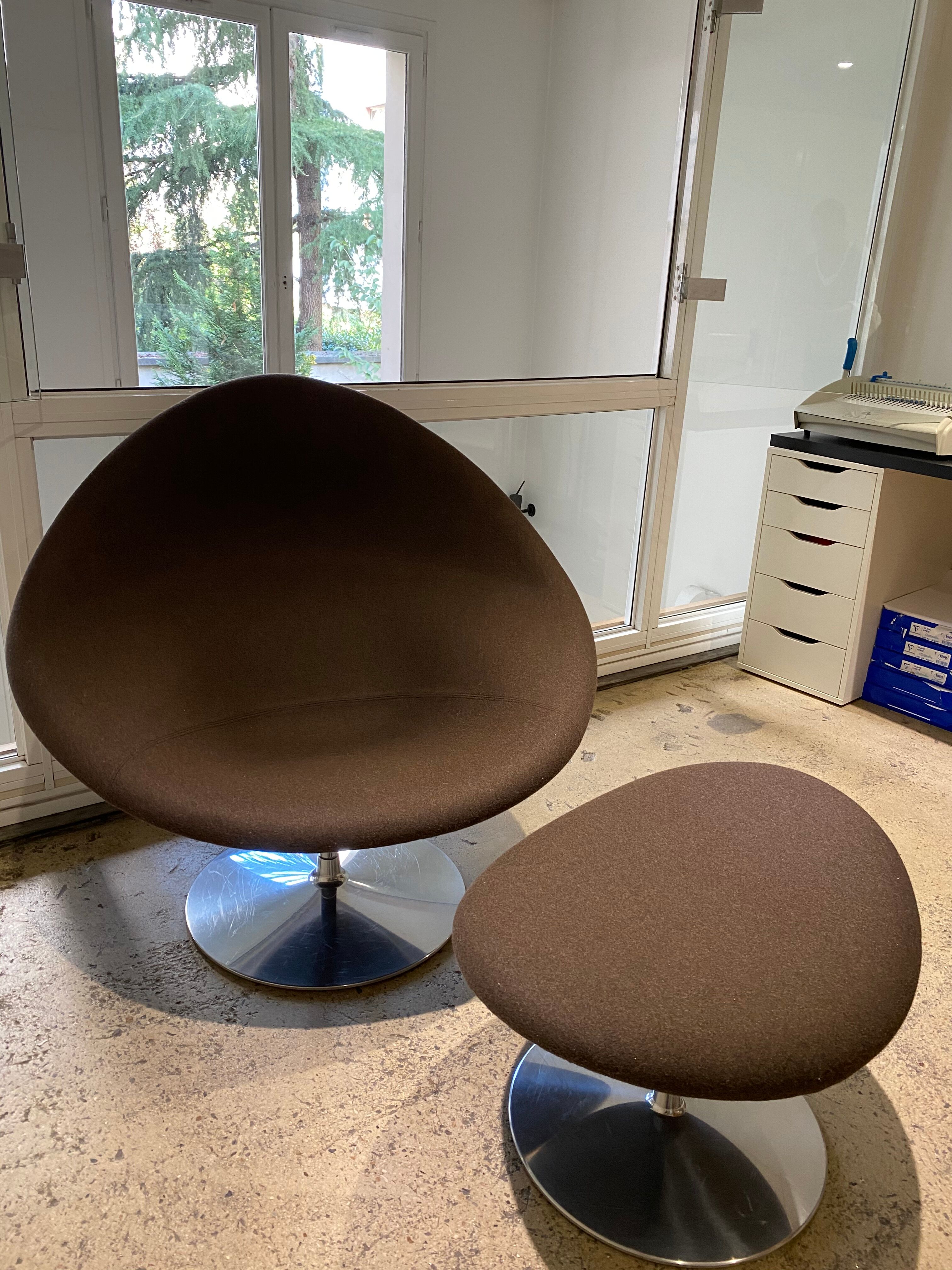 Globe armchair with ottoman by Pierre Paulin for Artifort