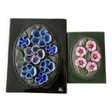 For sale: a set of 2 decorative plates by Jie Gantofta.