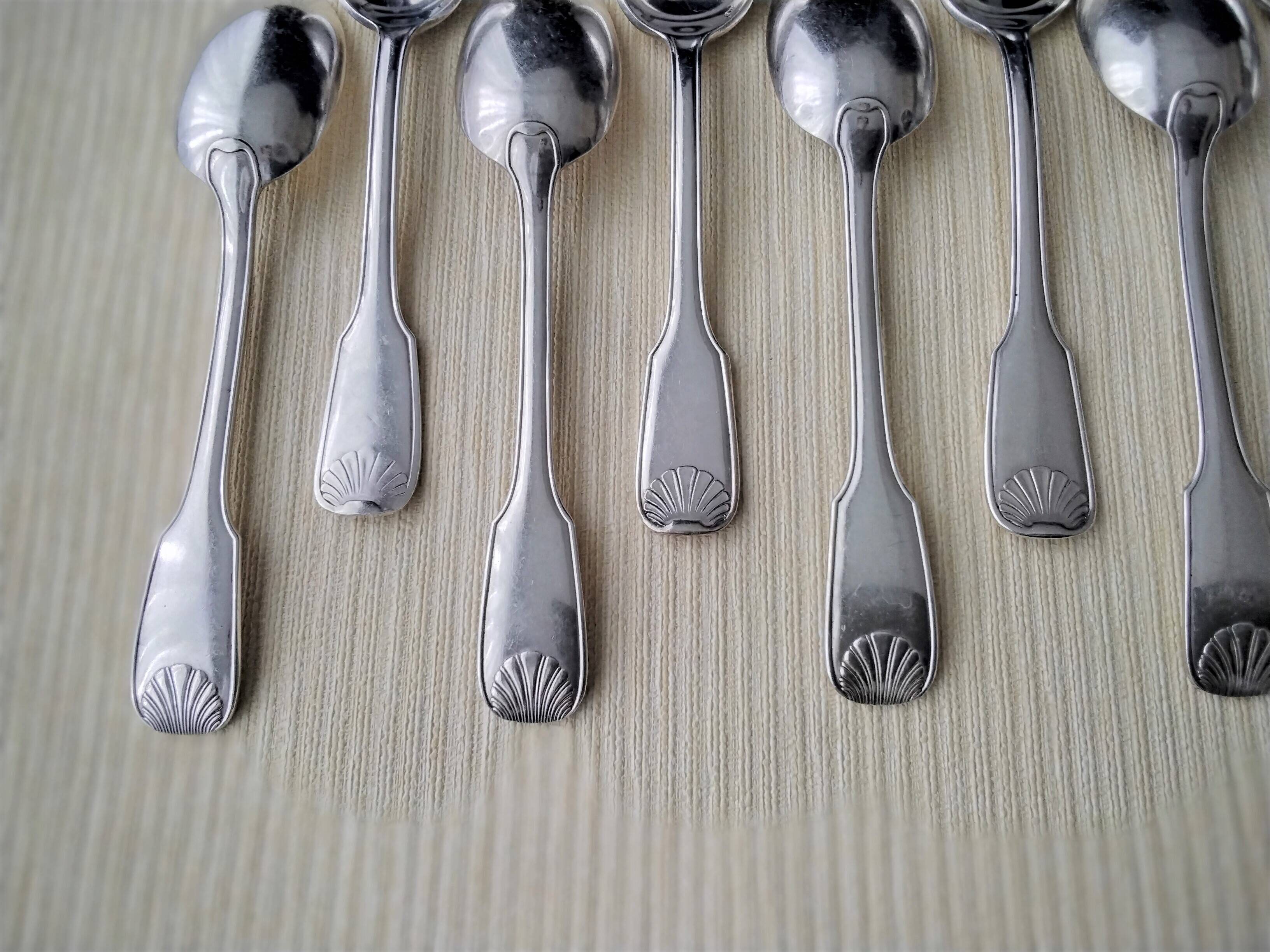 Box of 12 silver-plated teaspoons Shell model