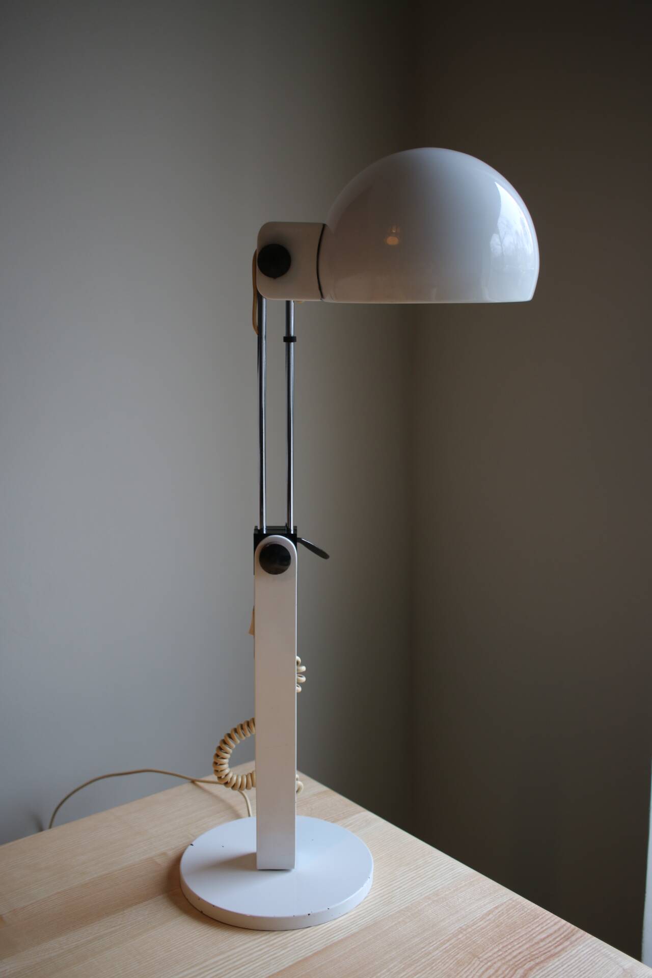 Lampe de bureau pivotante par Miguel Milá, années 1970