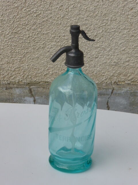 Turquoise blown and twisted glass siphon, Belle Epoque period, tin cap dated 1925, Boyer and Brush, Terre noire