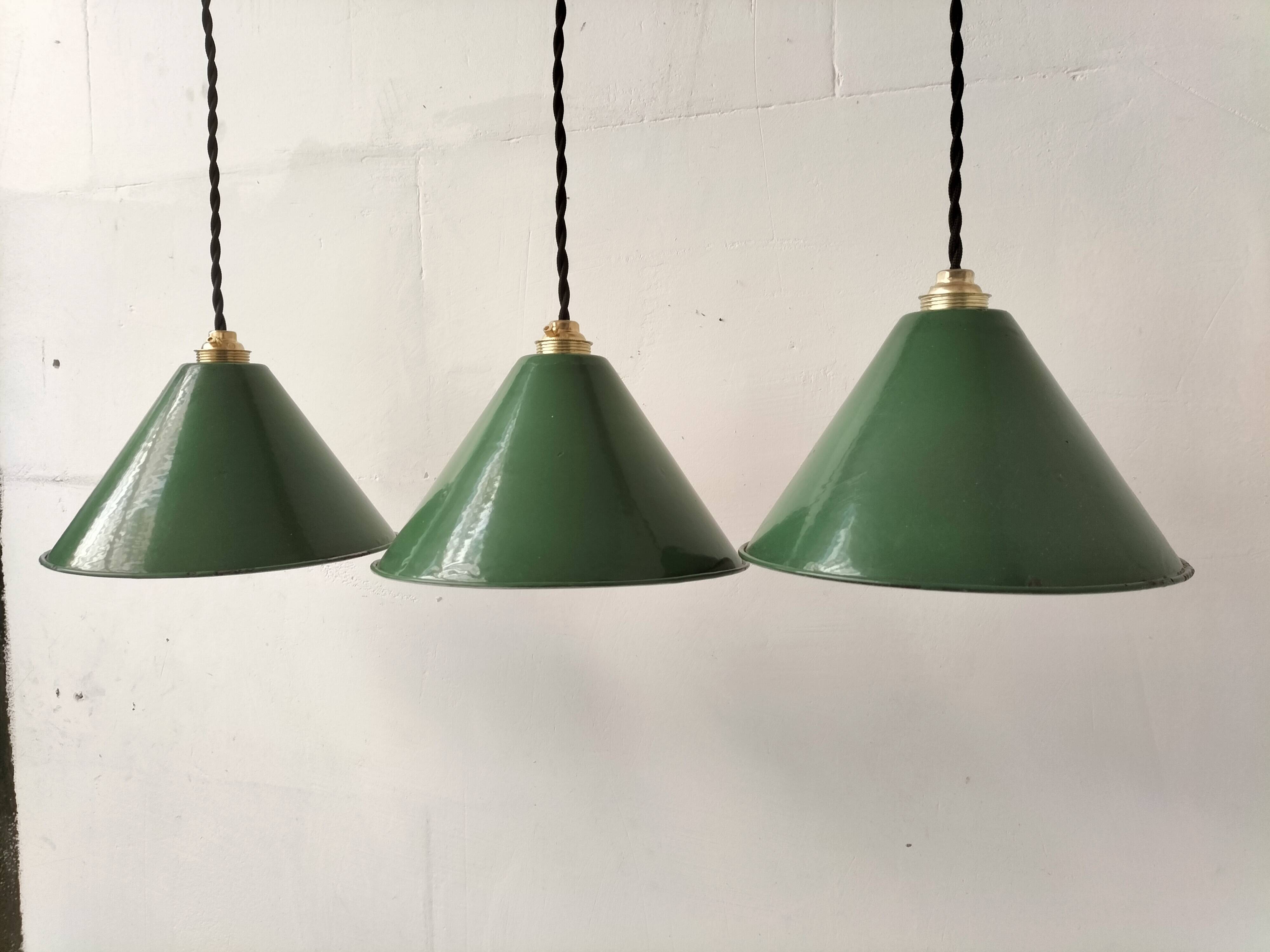 Enamelled sheet metal suspensions