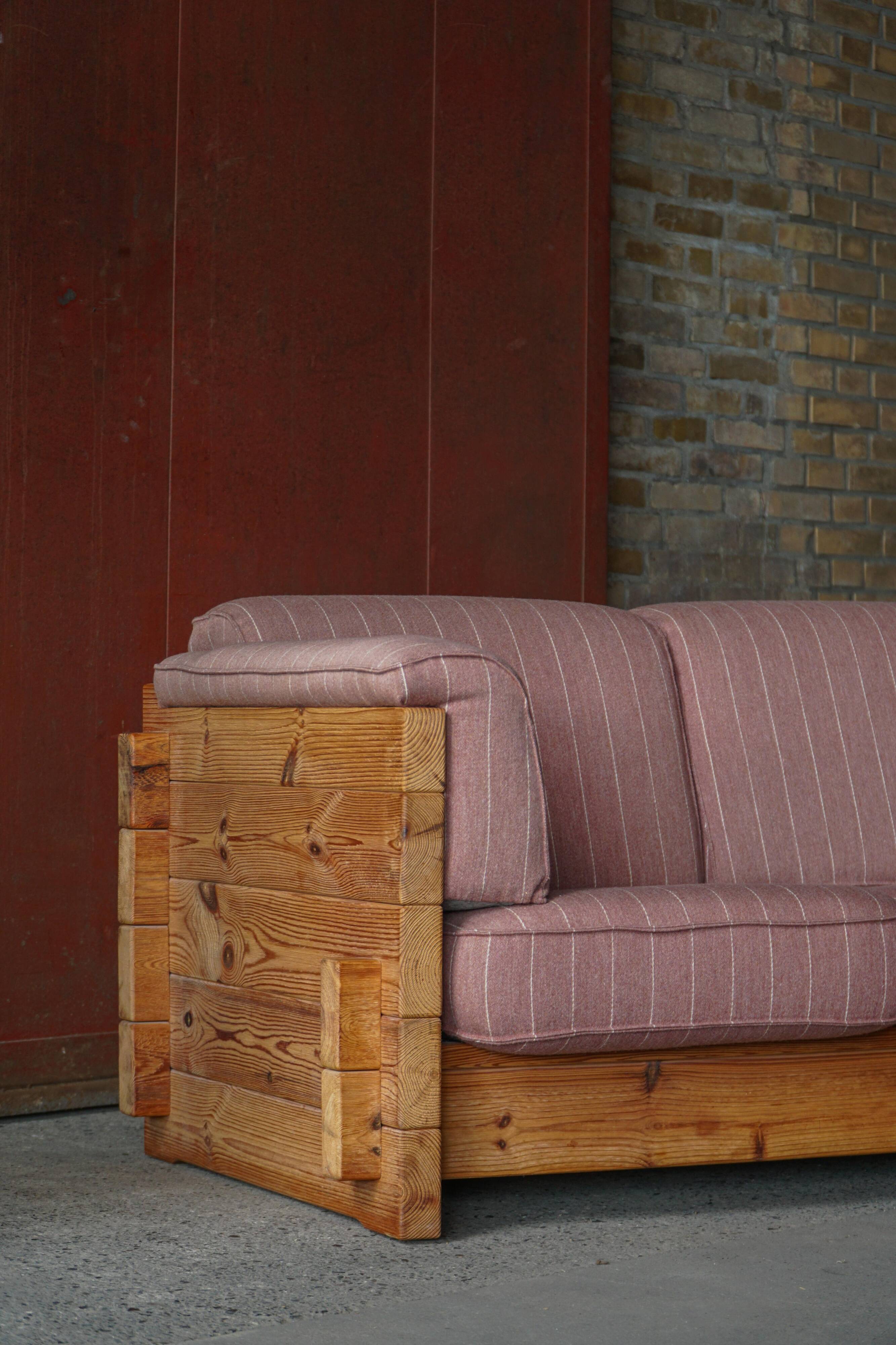 Modern Danish three-seater canapé in pomeranian pine and wool, by Christian IV, 1970s.