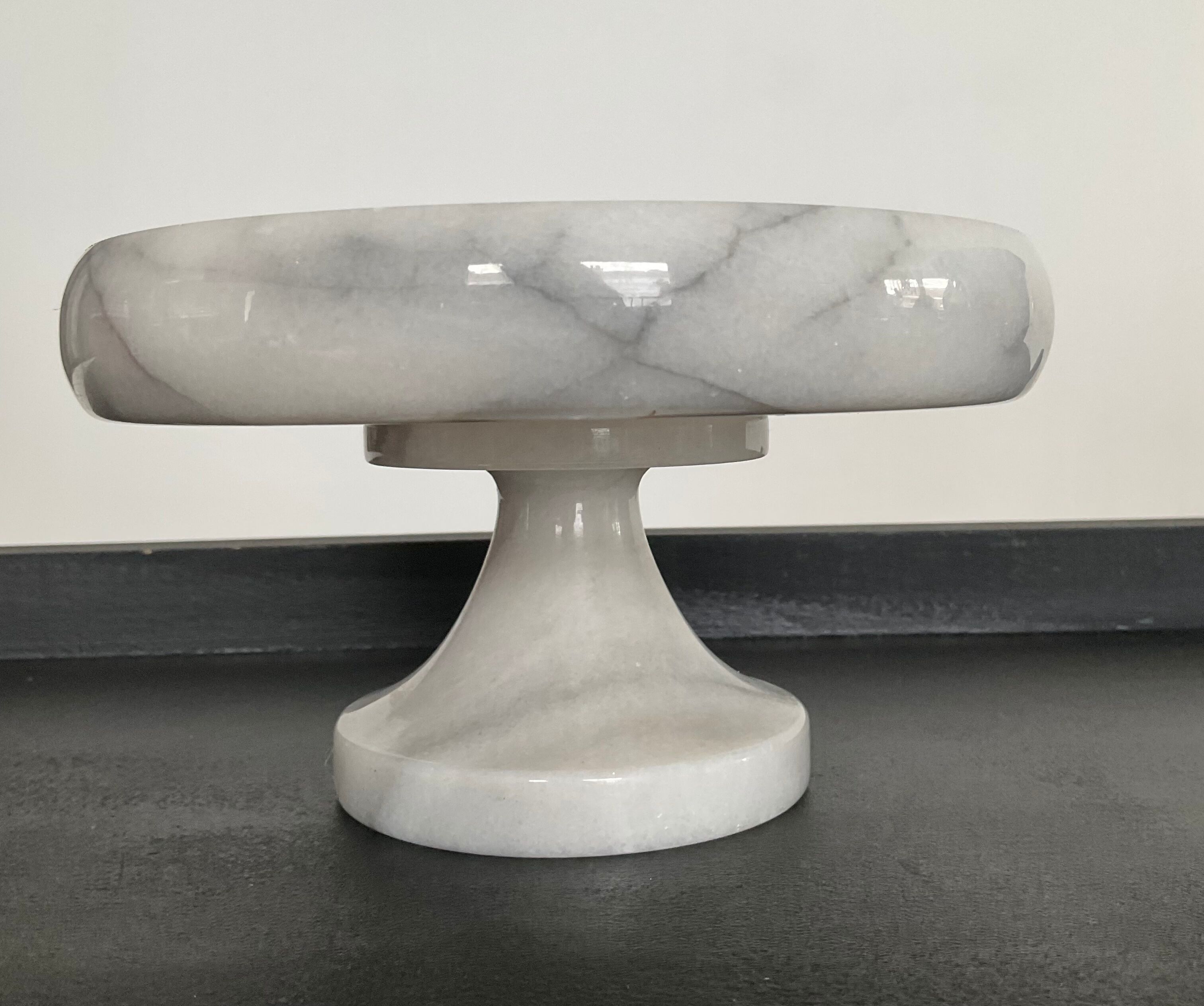 Empty pocket on vintage stand in white marble 70s