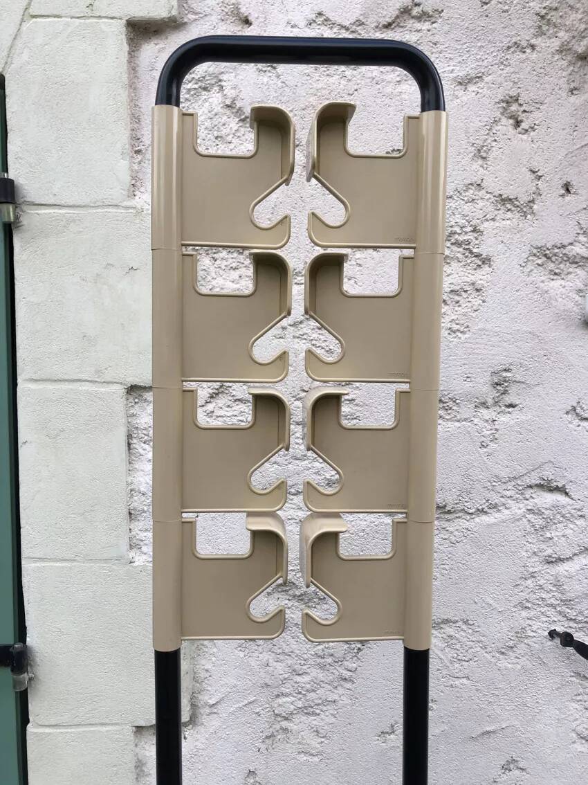 Porte-manteau beige et noir Manade de Jean-Pierre Vitrac