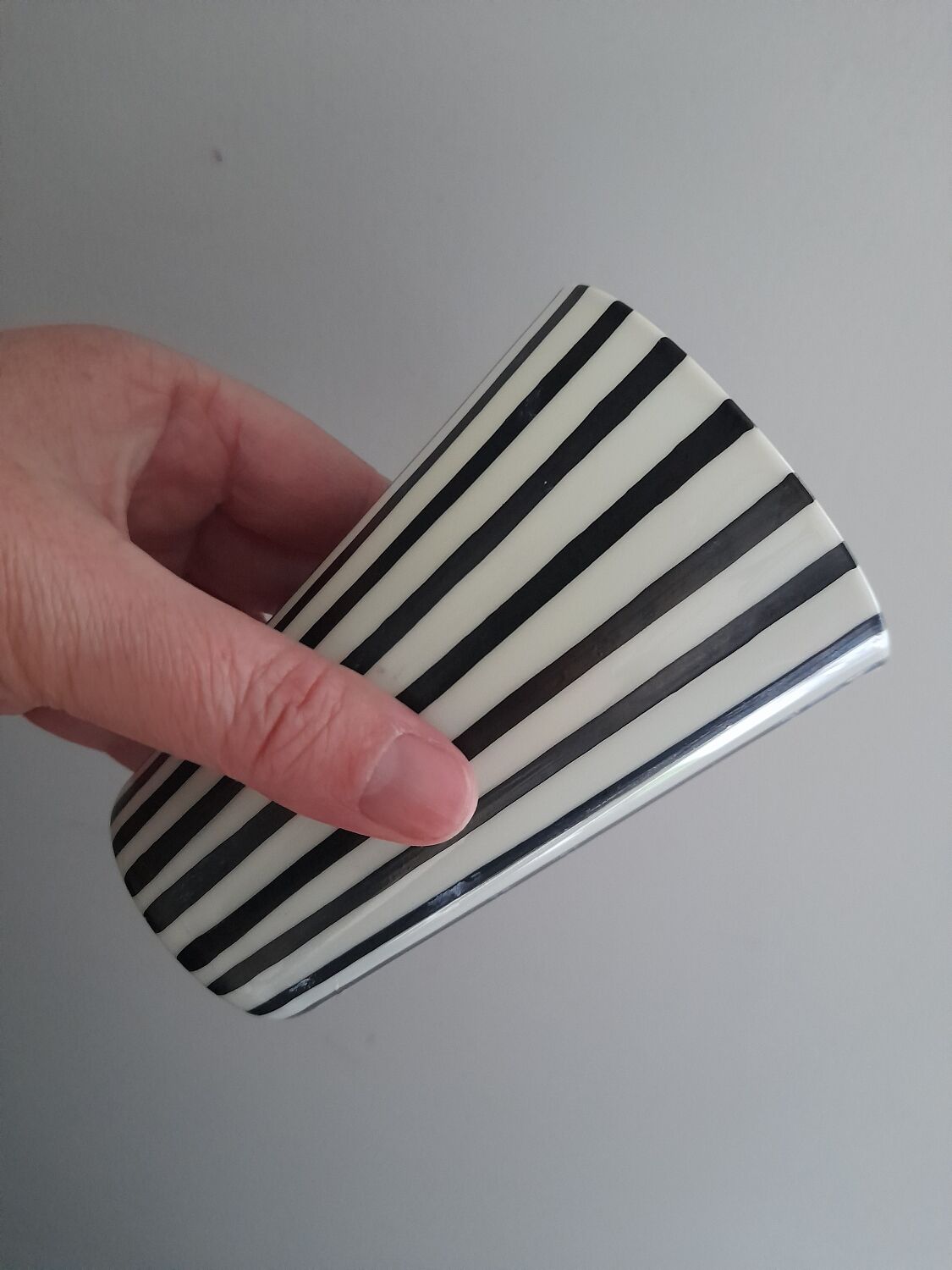 4 verres en verre blanc fin lignés