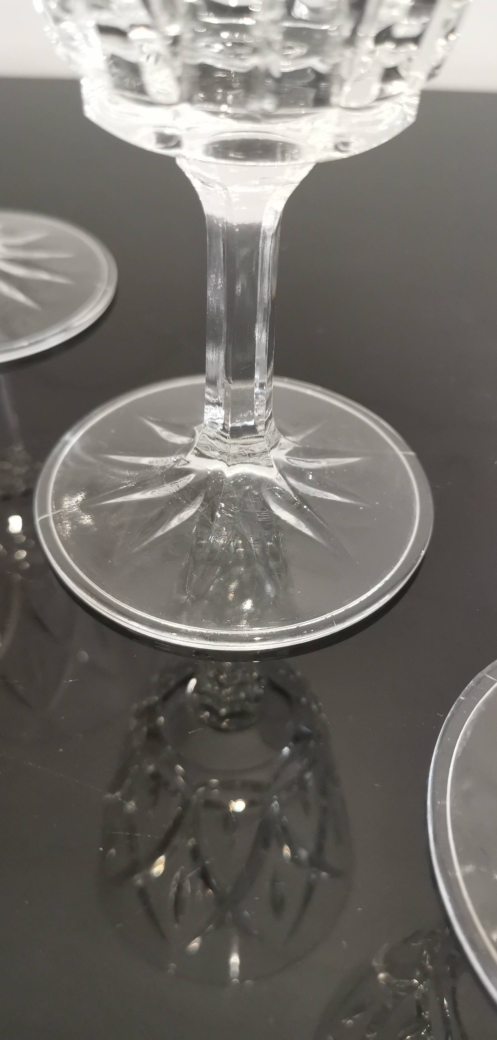 Set de 4 verres à pied à eau en cristal ciselé vintage