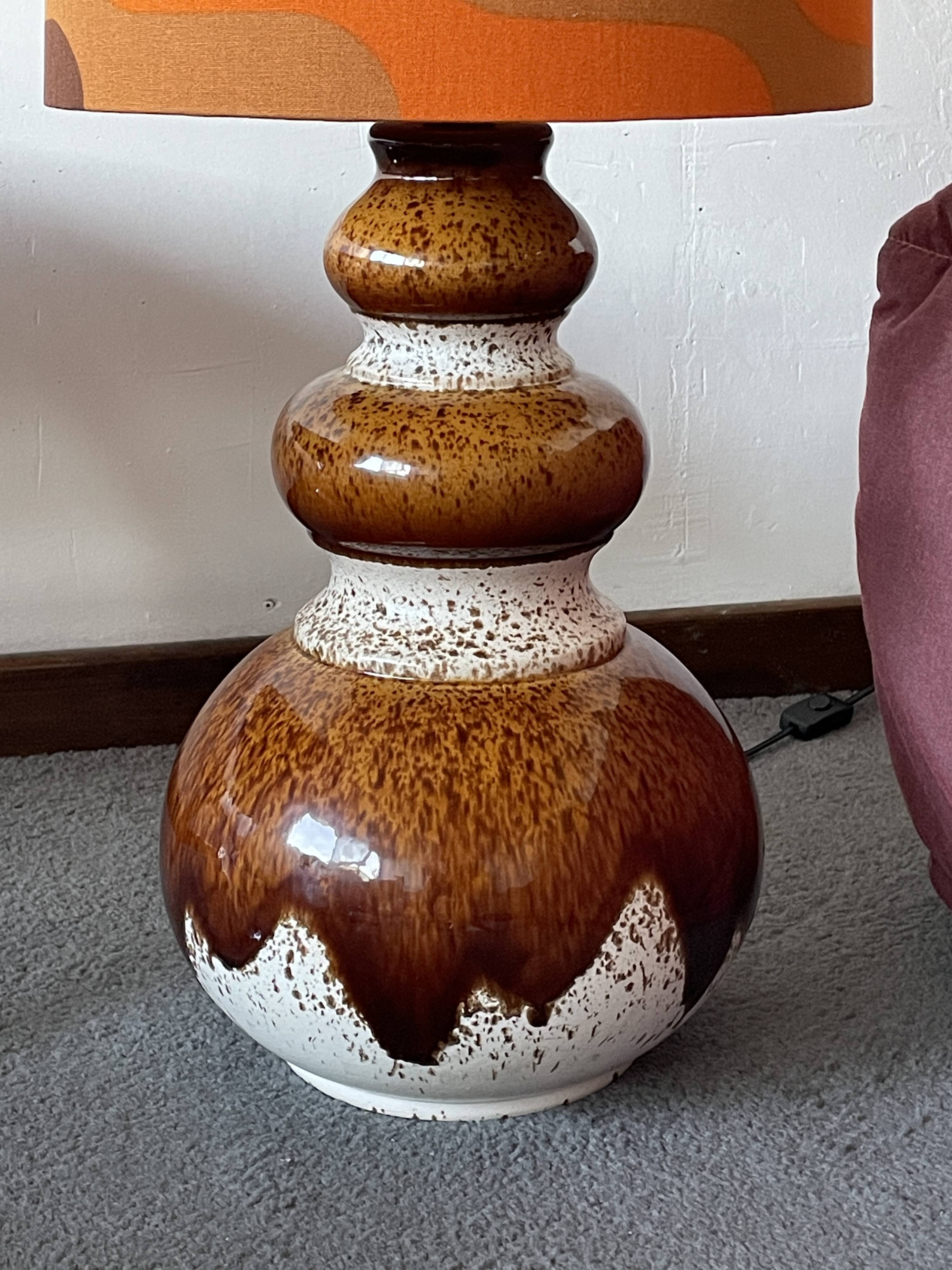 Vibration floor lamp - vintage 1970's