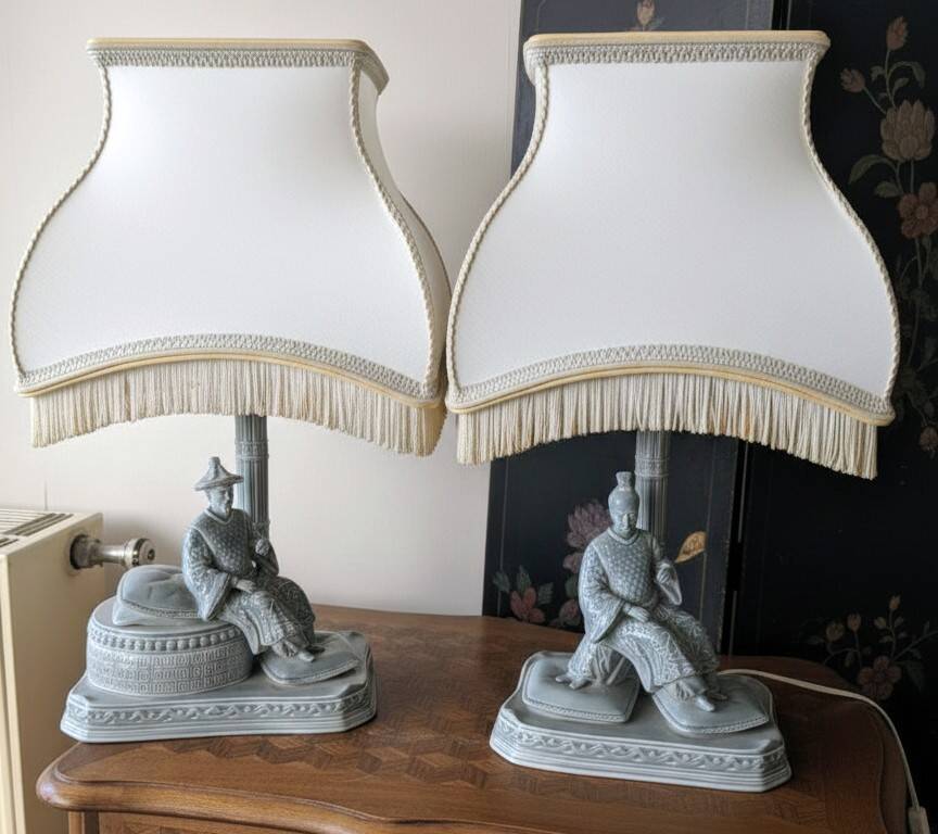 2 enamelled porcelain lamps