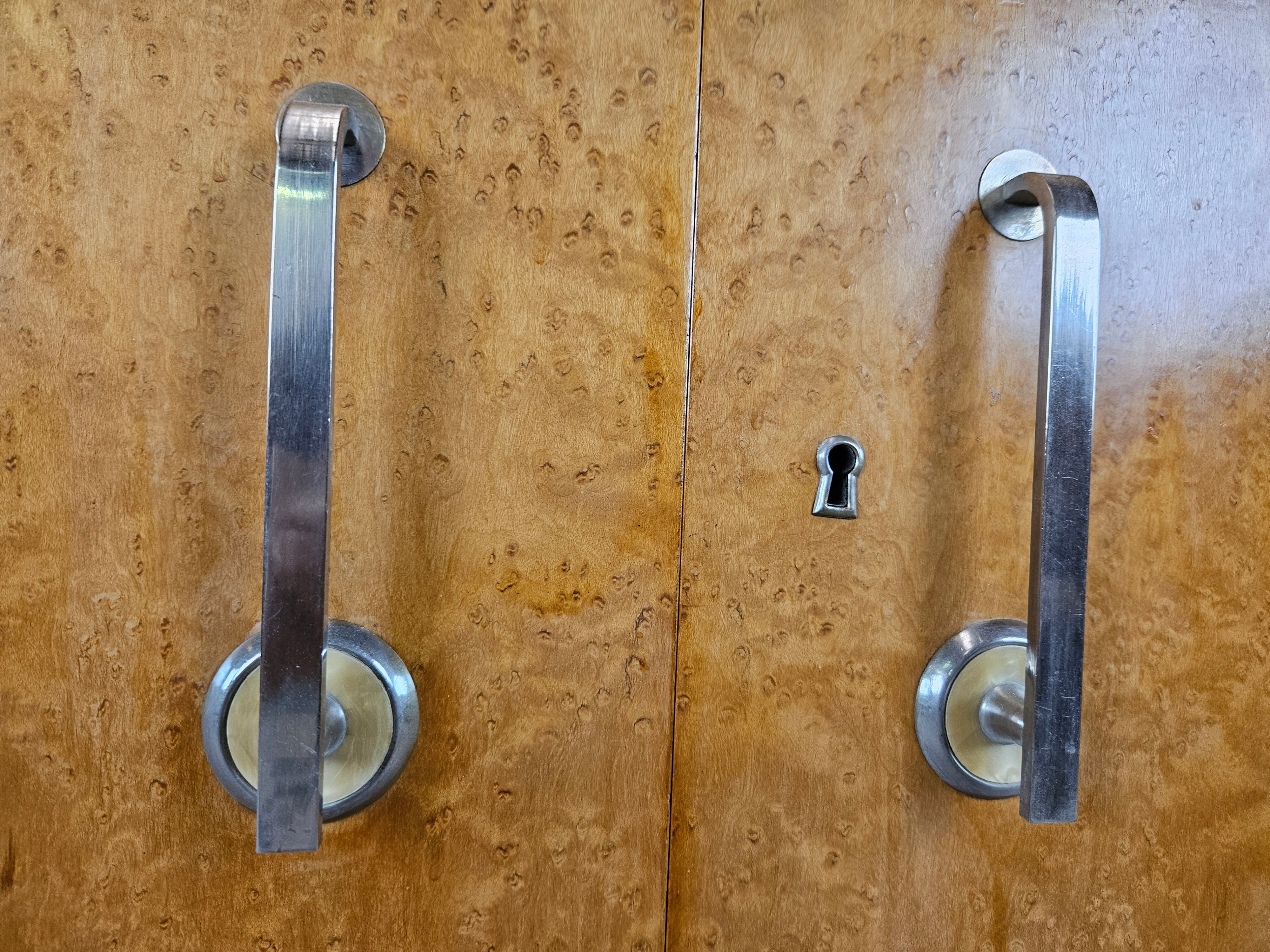 Art decò sideboard in thuja and walnut