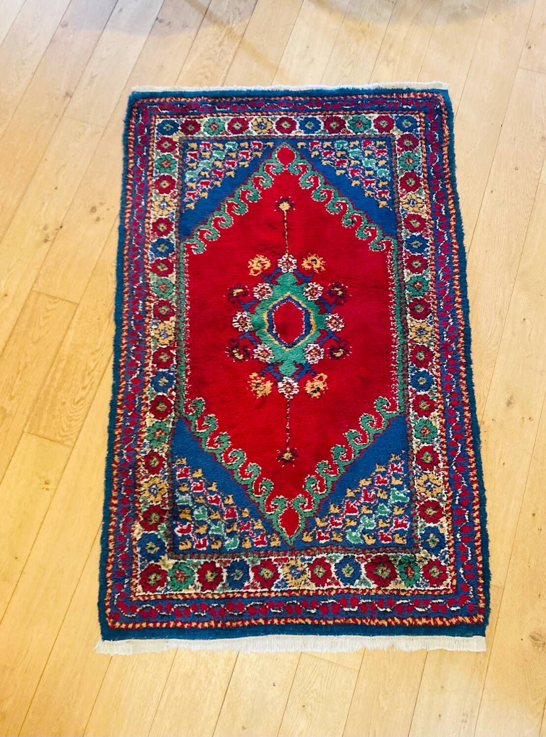 Oriental rug in thick hand-woven wool made in Tunisia mid-20th century