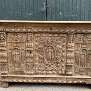 Grand Renaissance buffet in oak