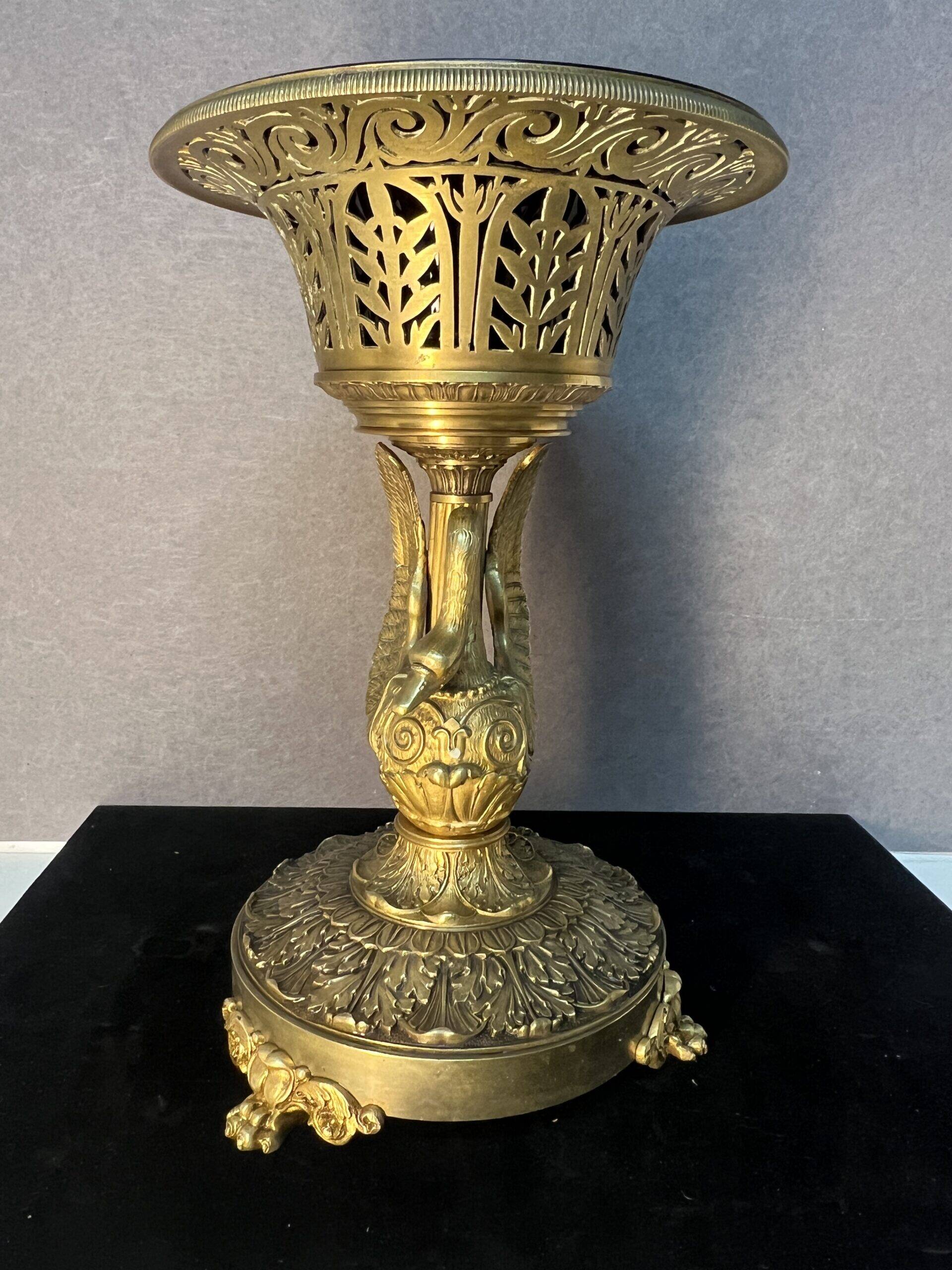 Très belle et ancienne coupe Empire DLG de Pierre-Philippe Thomire, décor de cygne