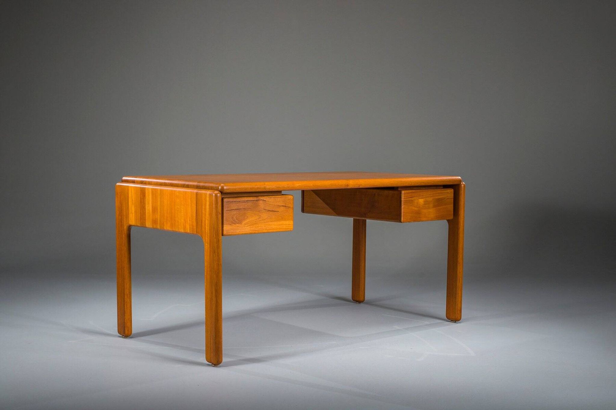 Bureau vintage en teck d'un ébéniste danois, années 1950