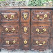 Commode arbalète en noyer époque 18ème siècle