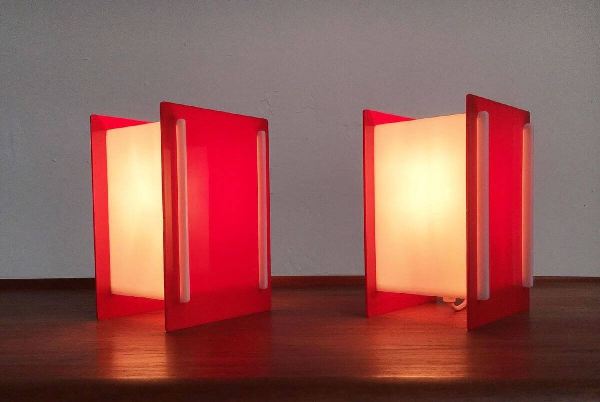Lampes de table acryliques du milieu du siecle, ensemble de 2