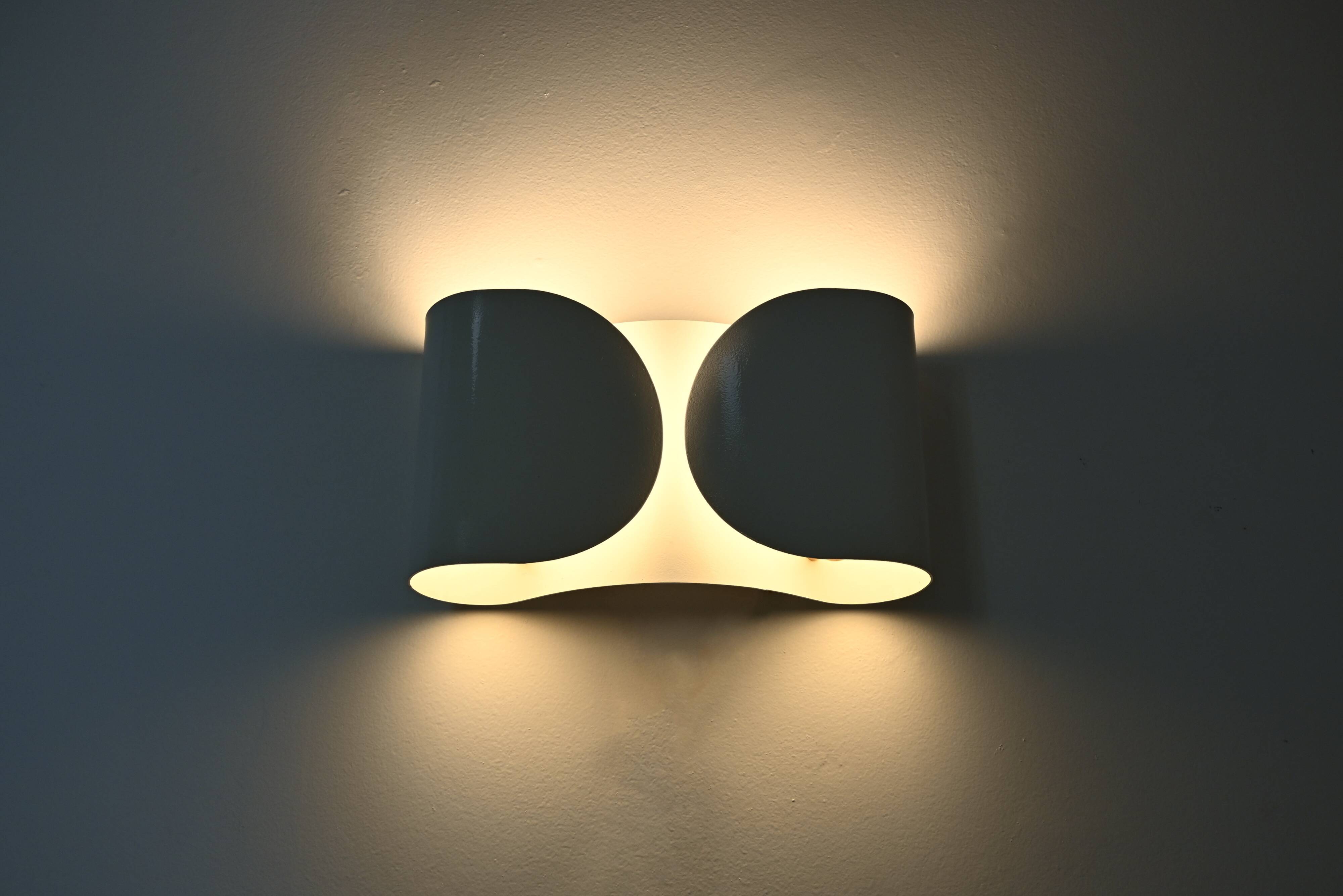 White "Foglio" wall light, by Tobia & Afra Scarpa for Flos, 1960s.
