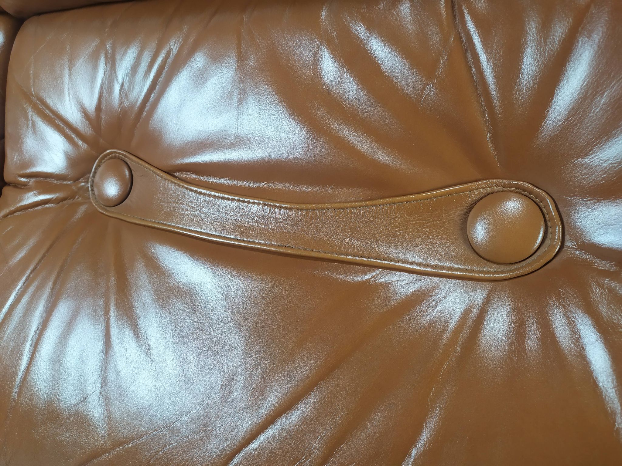 Canapé cuir fauve scandinave