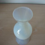 Vase soliflore  opaline blanc opalescent
