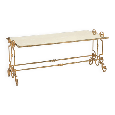 Table basse en fer forgé doré et plateau de verre églomisé. Années 1970