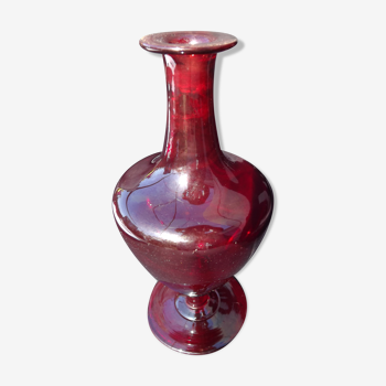 Blood-red soliflore vase
