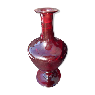 Blood-red soliflore vase