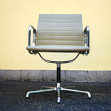 Charles Eames Chair