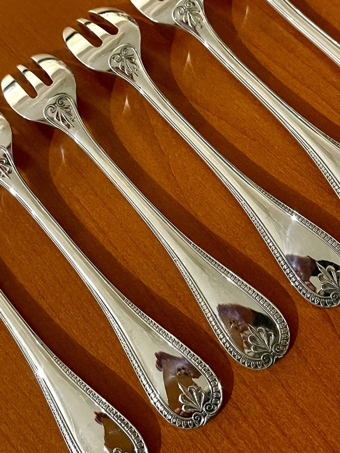 Christofle Malmaison 12 oyster forks, new condition