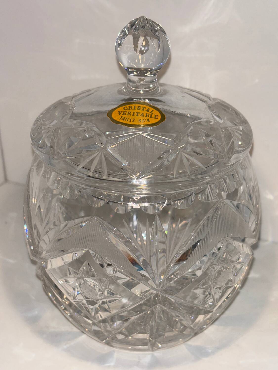 Bonbonnière en cristal ciselé