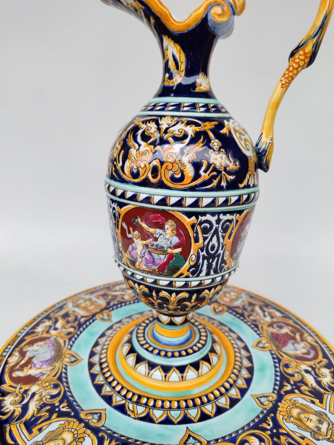Ewer and its basin, in Gien earthenware, Renaissance model, 20th century.