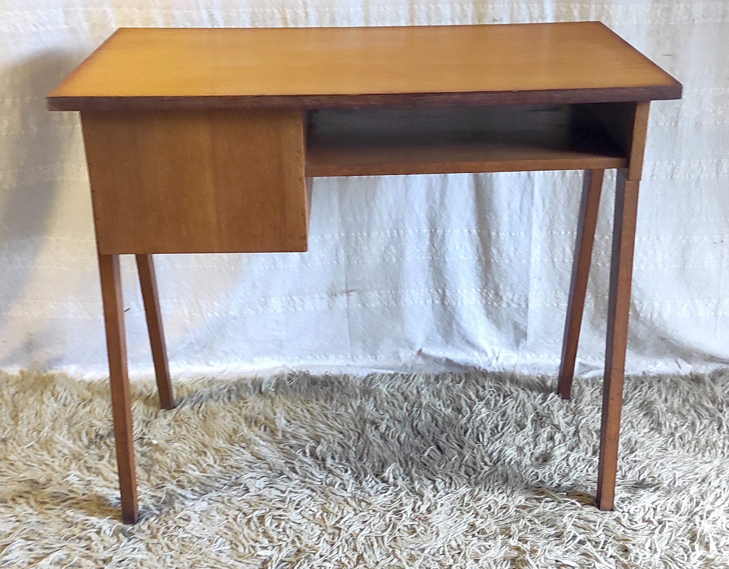 Bureau en chêne pieds compas, années 50-60