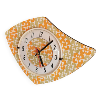 Horloge vintage pendule murale silencieuse asymétrique années 70 "Vert orange"