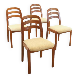 Ensemble de 4 chaises de salle à manger en teck Dyrlund, design danois, 'Asserballe'.