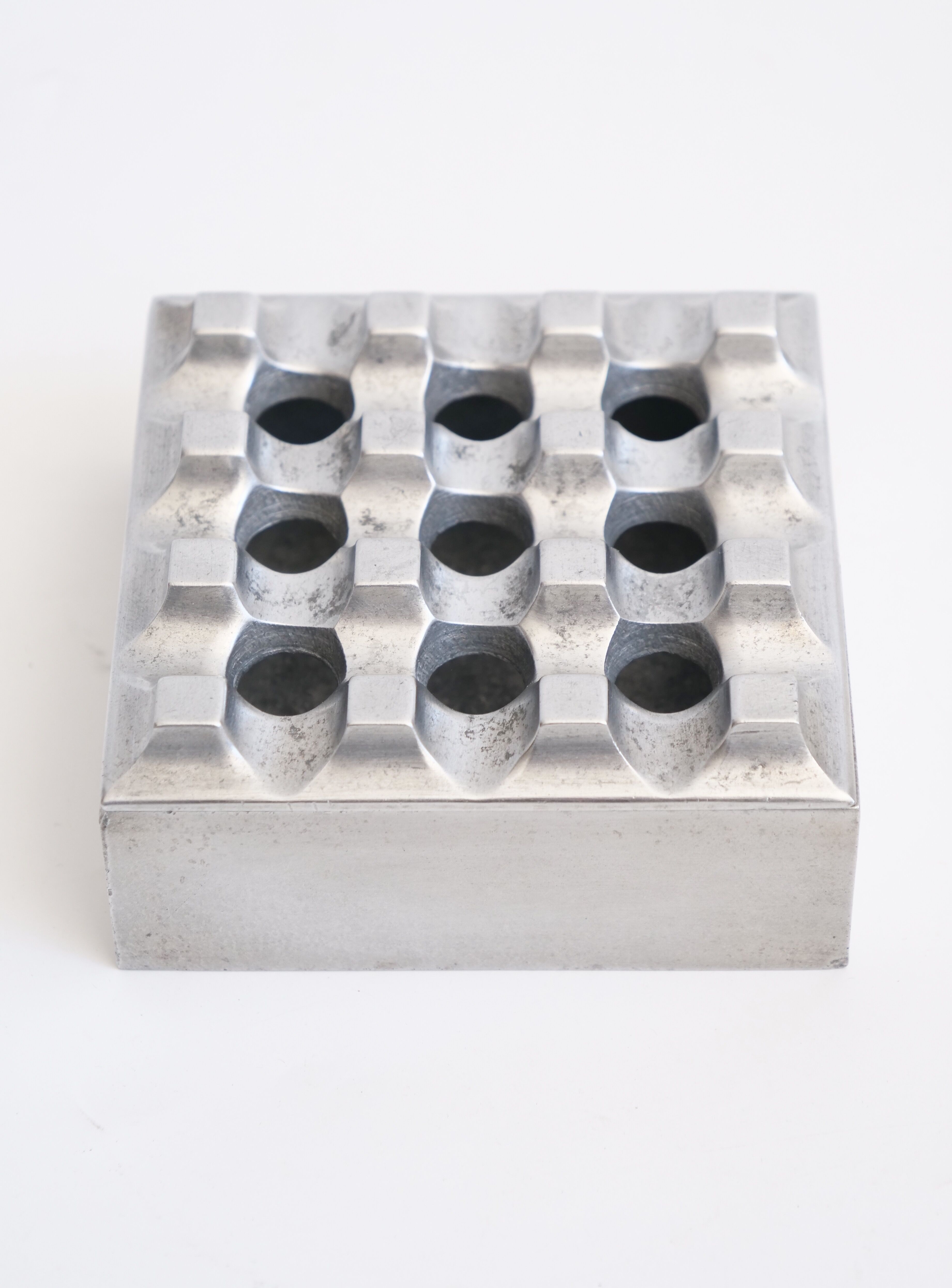 Ashtray of 196 by Swedish designer Holger Backstrom for Industrial Diverse Tin