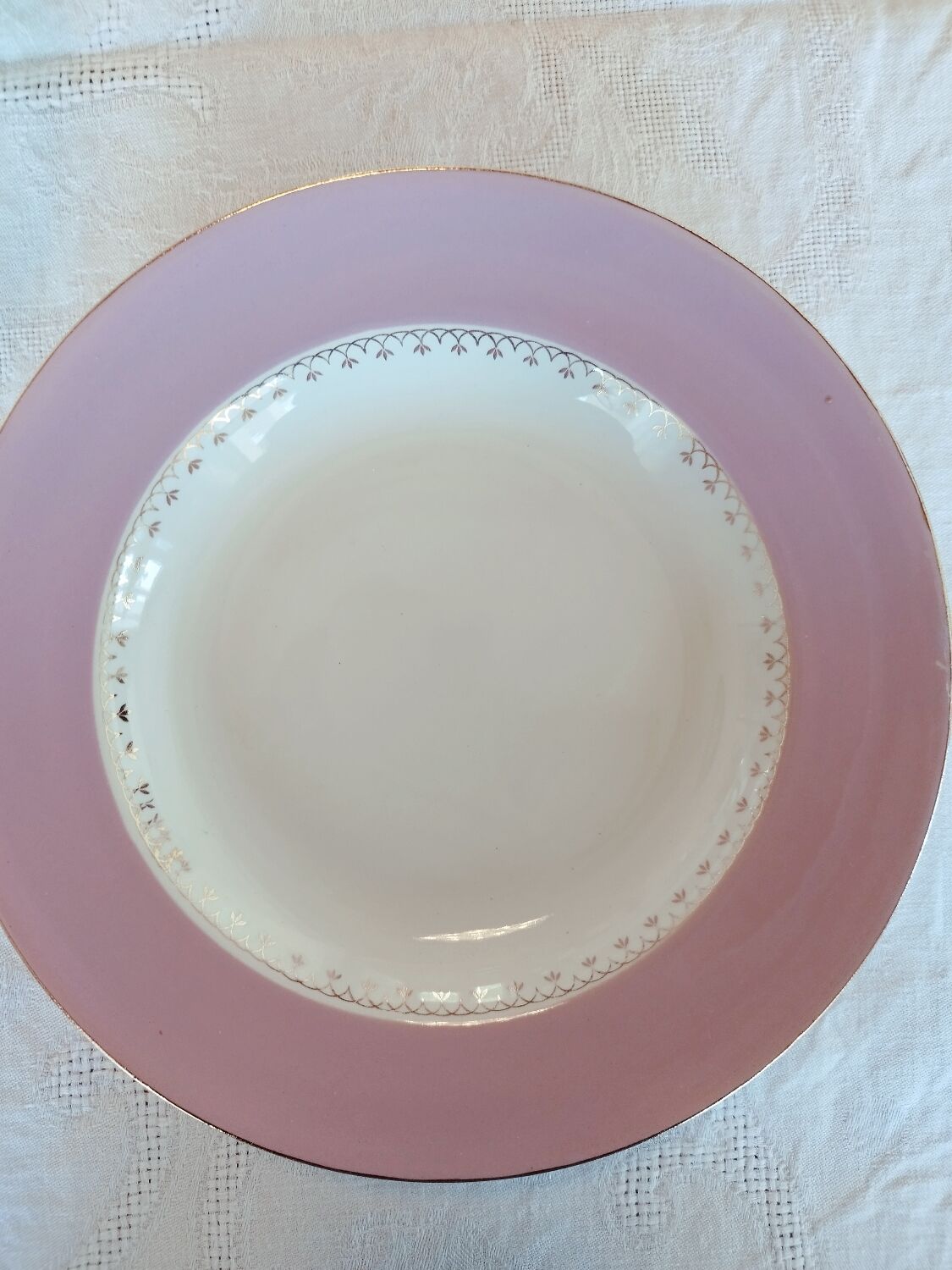 8 Hollow plates and soup tureen L'Amandinoise