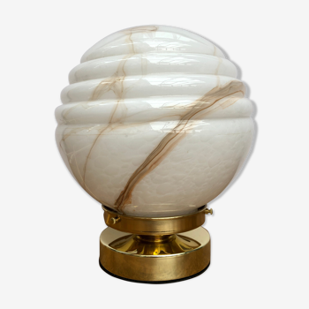 Lampe à poser globe vintage en opaline