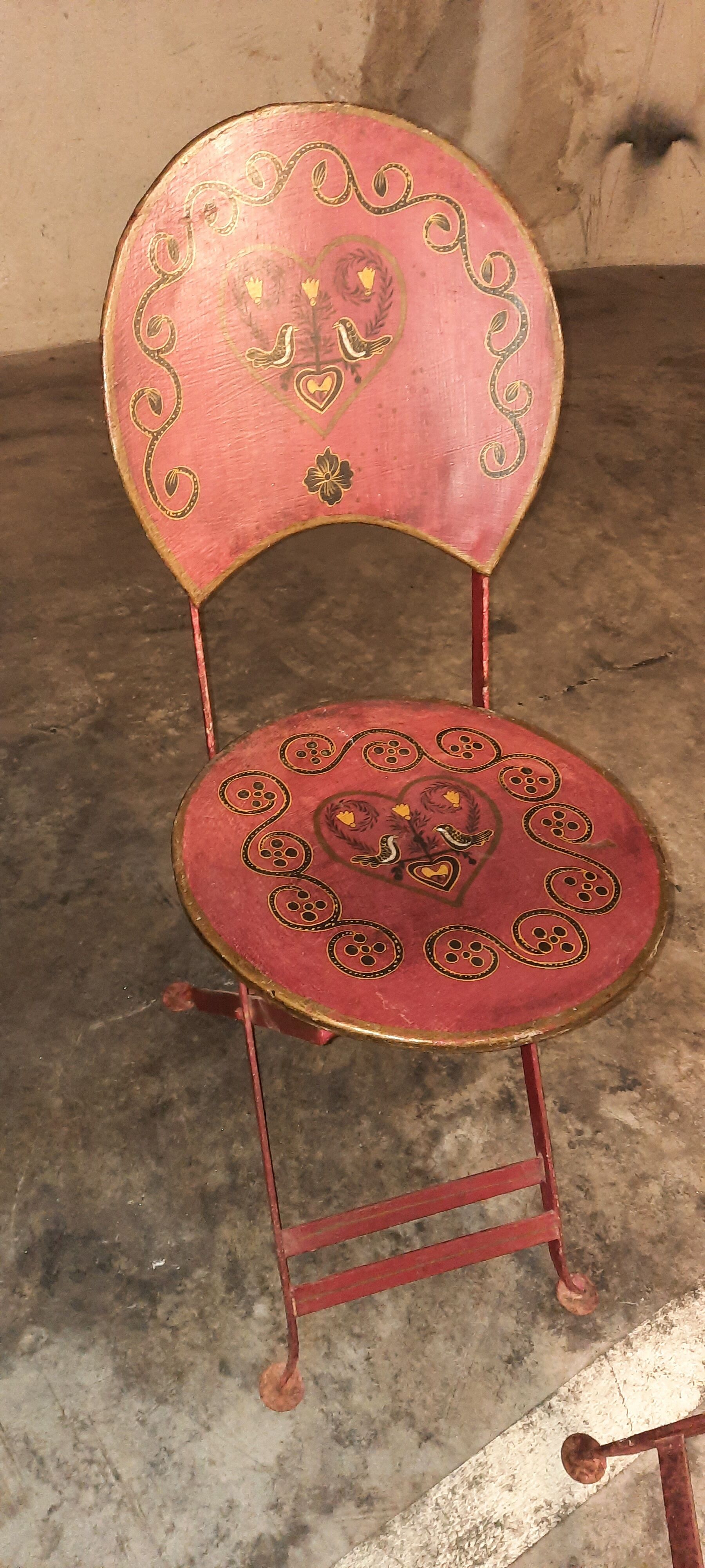 Table et chaises en tôle