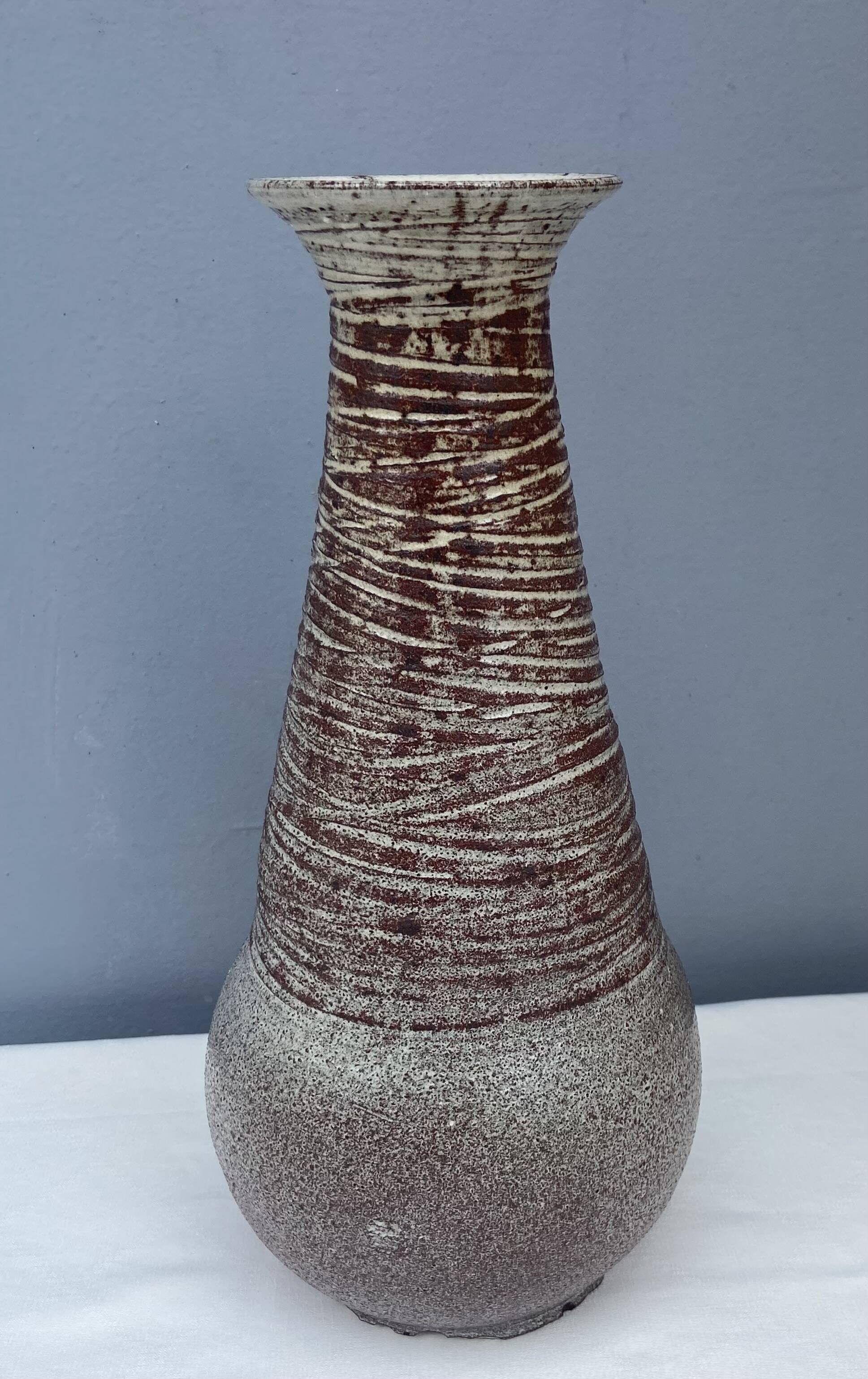 Accolay ceramic vase