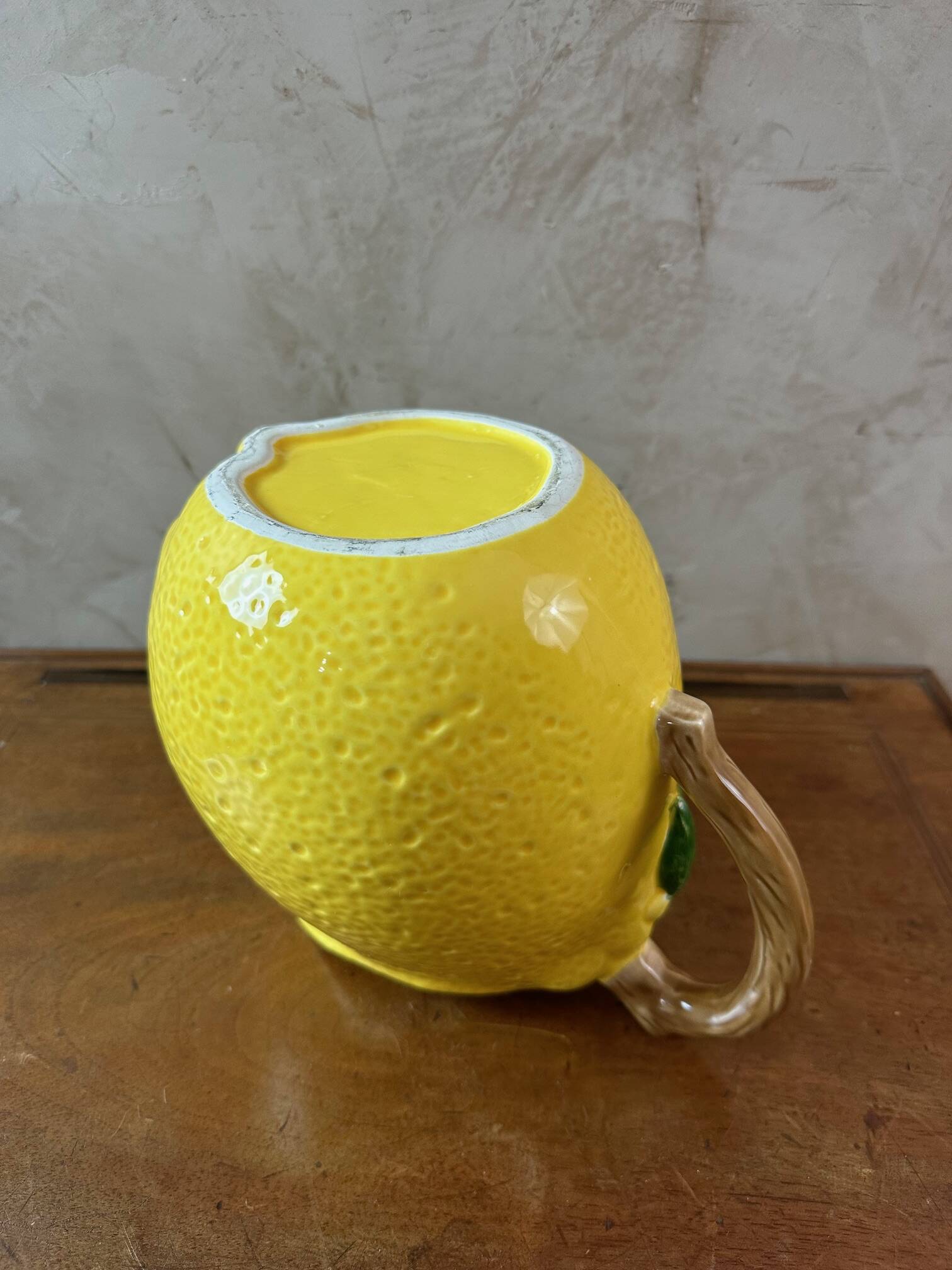Lemon pitcher