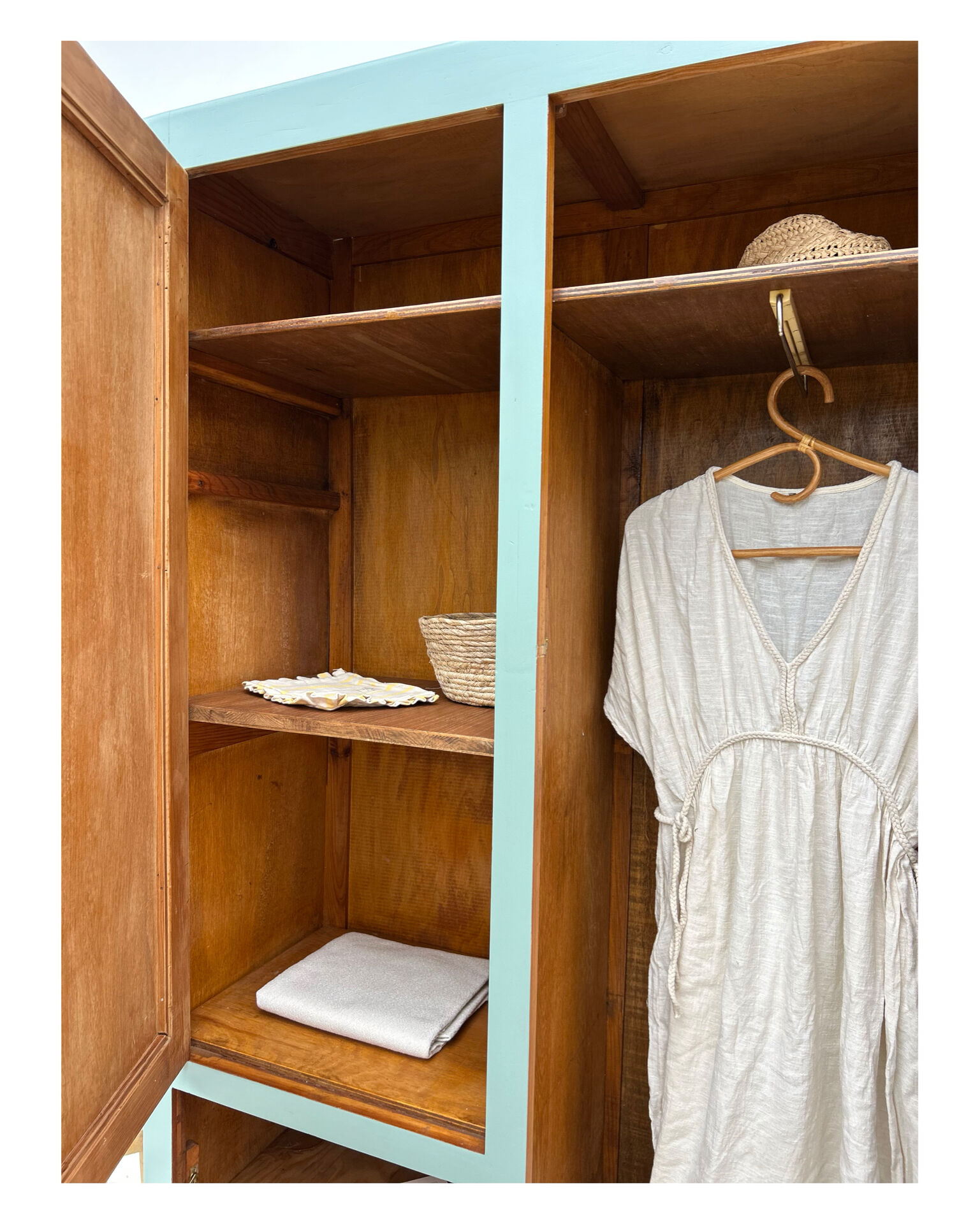 Armoire parisienne