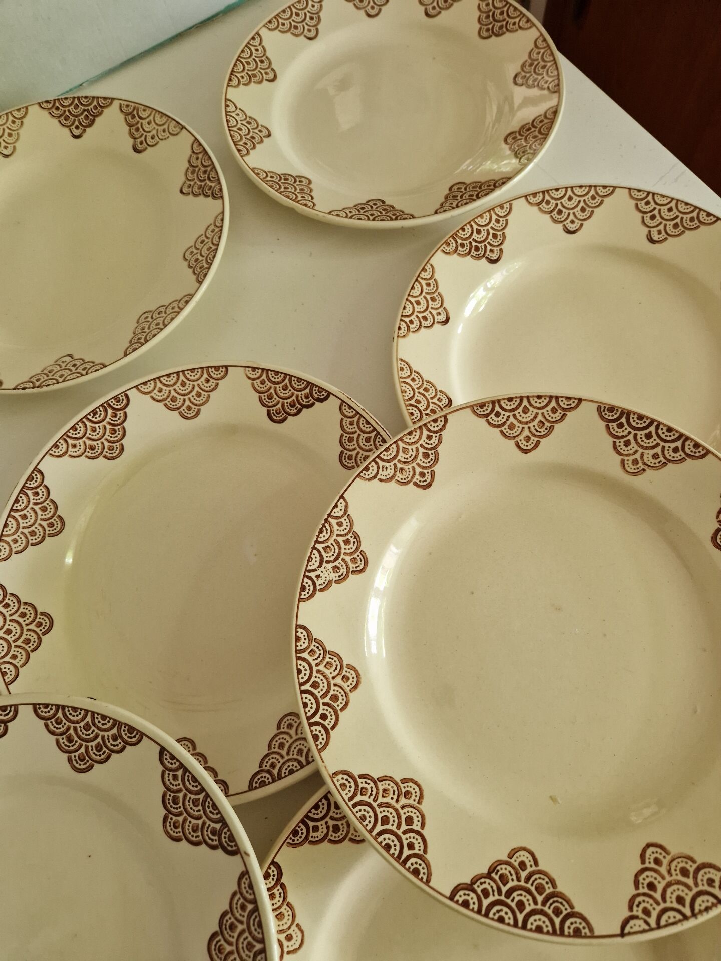 Set of 14 Flat Plates Saint Amand Model 4054